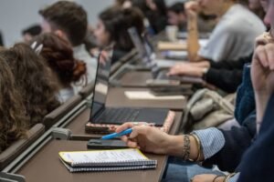[TRIBUNE] Fausse diversité contre véritable mérite : la défaite que la France importe au pire moment